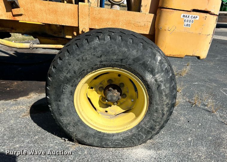 image for item EK3374 John Deere 480-BD forklift