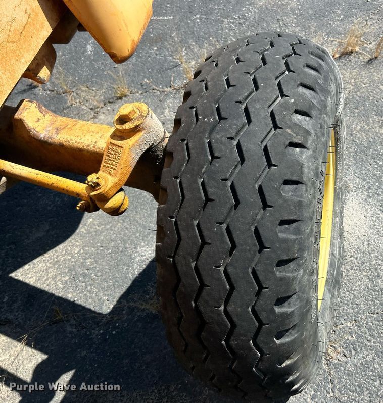 image for item EK3374 John Deere 480-BD forklift