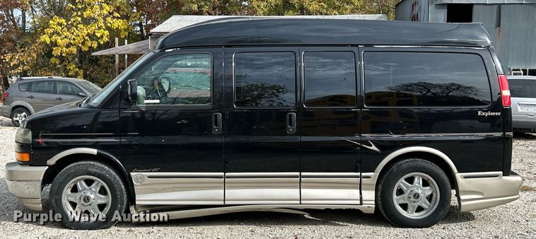 image for item EK3630 2003 GMC Savana G1500  handicap accessible van