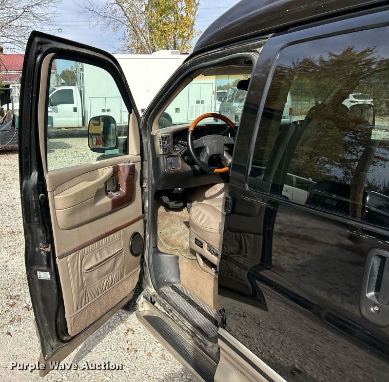 image for item EK3630 2003 GMC Savana G1500  handicap accessible van