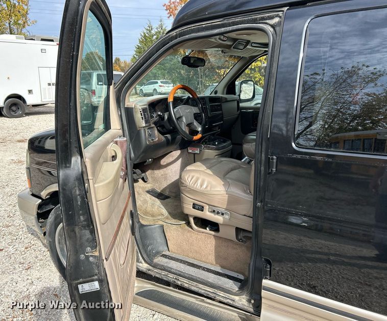 image for item EK3630 2003 GMC Savana G1500  handicap accessible van
