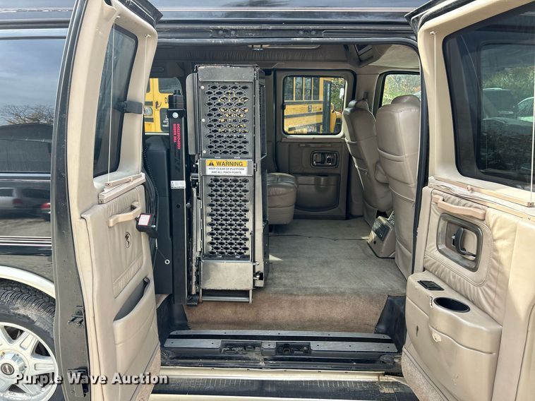 image for item EK3630 2003 GMC Savana G1500  handicap accessible van