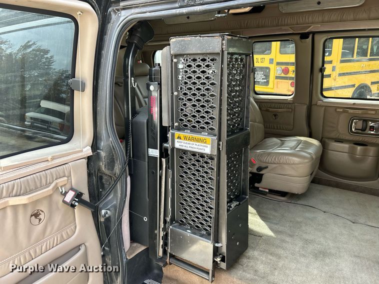 image for item EK3630 2003 GMC Savana G1500  handicap accessible van