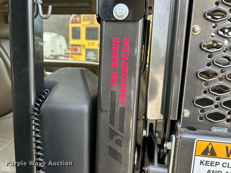 image for item EK3630 2003 GMC Savana G1500  handicap accessible van