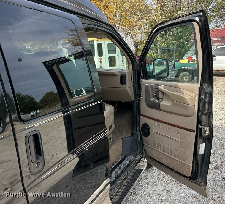image for item EK3630 2003 GMC Savana G1500  handicap accessible van