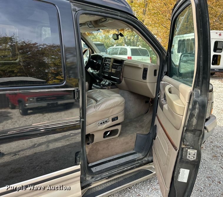 image for item EK3630 2003 GMC Savana G1500  handicap accessible van
