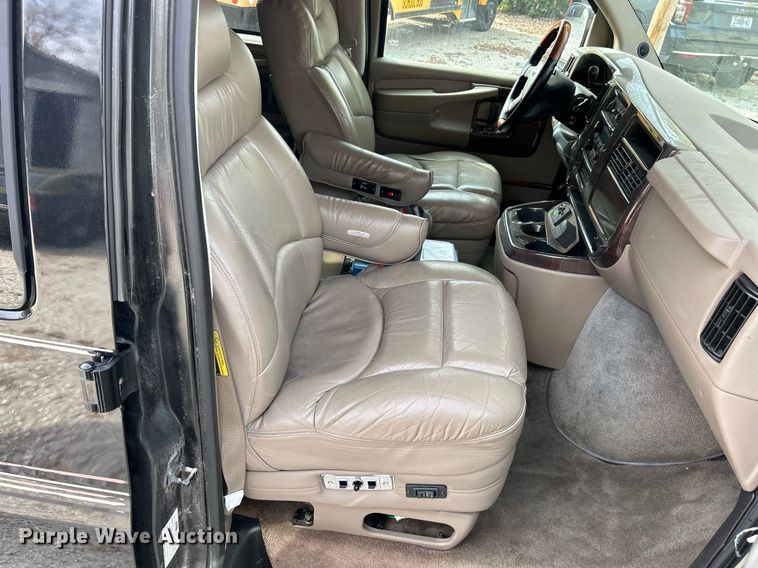 image for item EK3630 2003 GMC Savana G1500  handicap accessible van