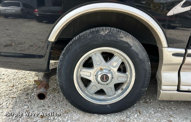 image for item EK3630 2003 GMC Savana G1500  handicap accessible van