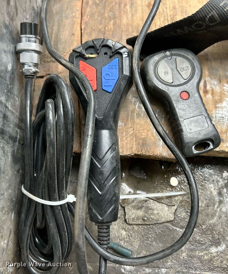 image for item EK3679 2011 Down To Earth Trailer Sales DTE850WF7B3 car carrier