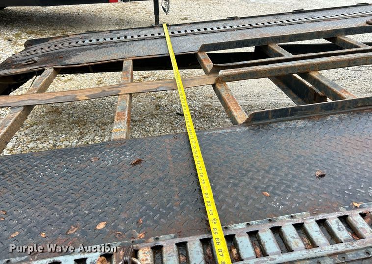 image for item EK3679 2011 Down To Earth Trailer Sales DTE850WF7B3 car carrier