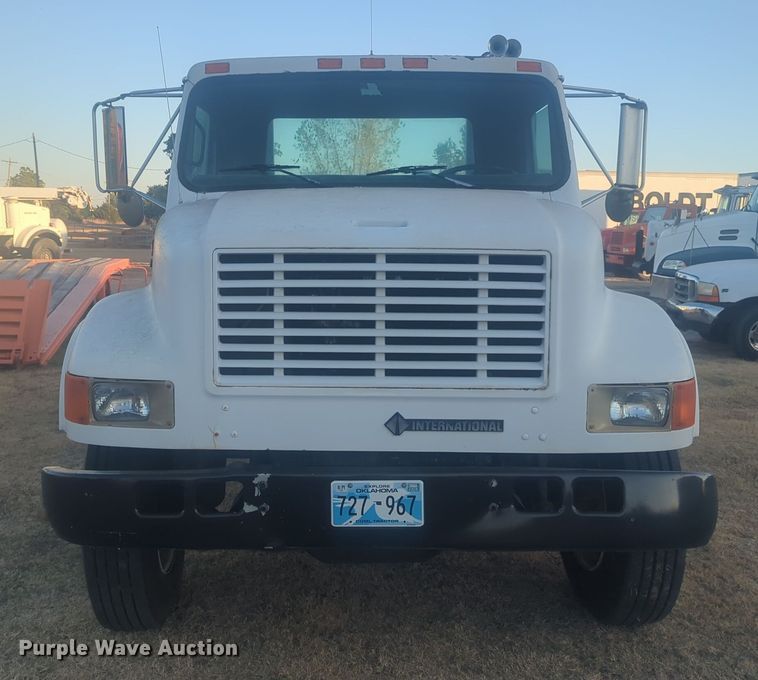 image for item EQ2396 1995 International 4700 flatbed truck