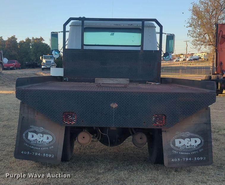 image for item EQ2396 1995 International 4700 flatbed truck