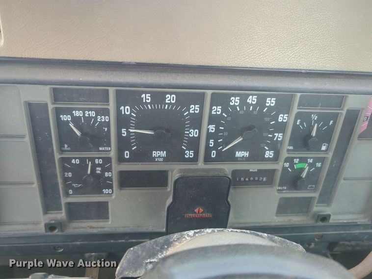 image for item EQ2396 1995 International 4700 flatbed truck