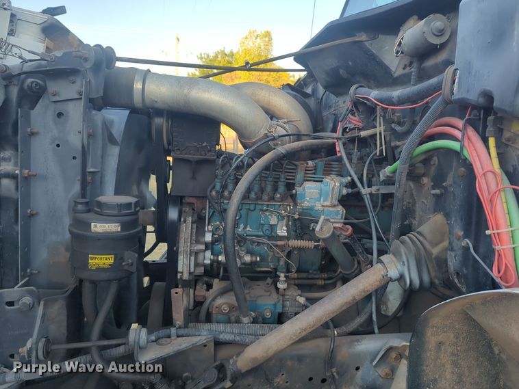 image for item EQ2396 1995 International 4700 flatbed truck