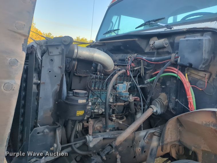 image for item EQ2396 1995 International 4700 flatbed truck