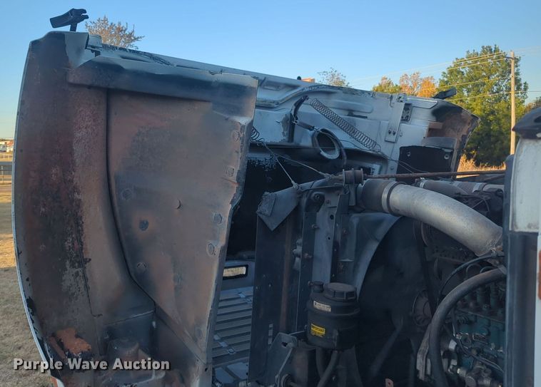 image for item EQ2396 1995 International 4700 flatbed truck
