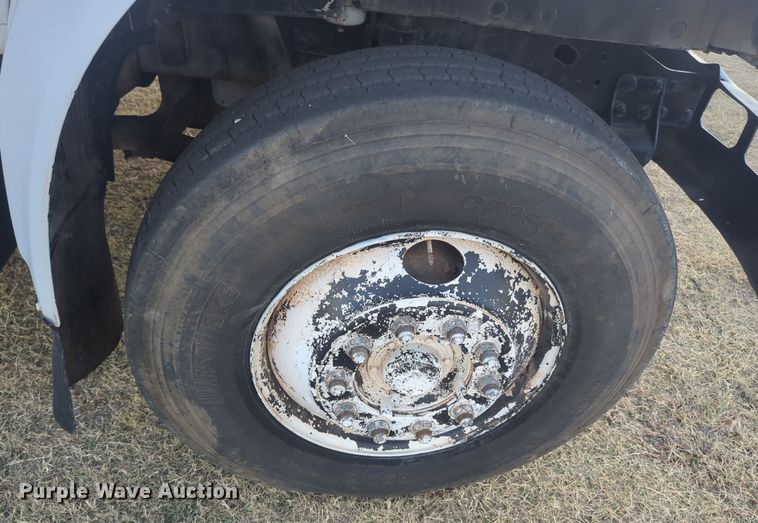 image for item EQ2396 1995 International 4700 flatbed truck