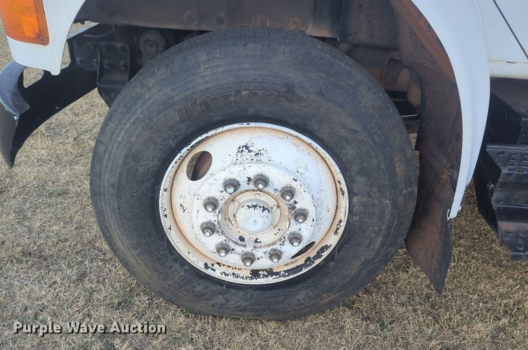 image for item EQ2396 1995 International 4700 flatbed truck