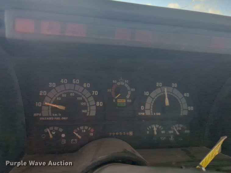 image for item EQ2414 1991 GMC Topkick rollback truck