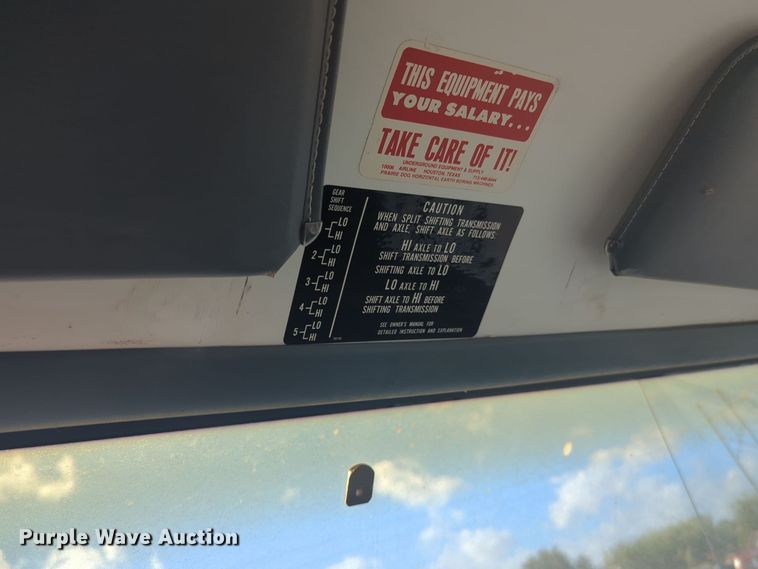 image for item EQ2414 1991 GMC Topkick rollback truck