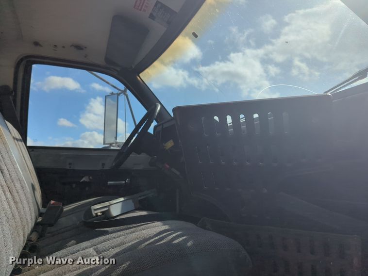 image for item EQ2414 1991 GMC Topkick rollback truck