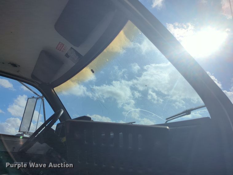 image for item EQ2414 1991 GMC Topkick rollback truck