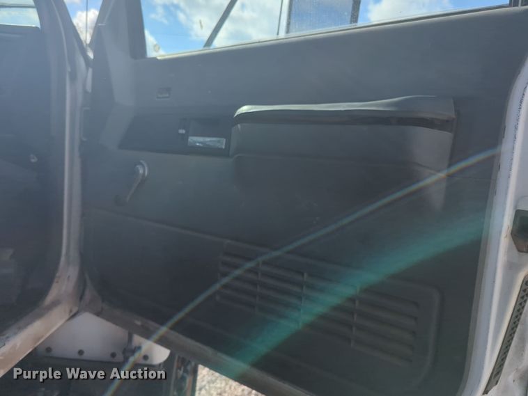 image for item EQ2414 1991 GMC Topkick rollback truck