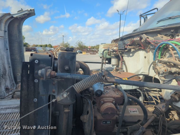 image for item EQ2414 1991 GMC Topkick rollback truck