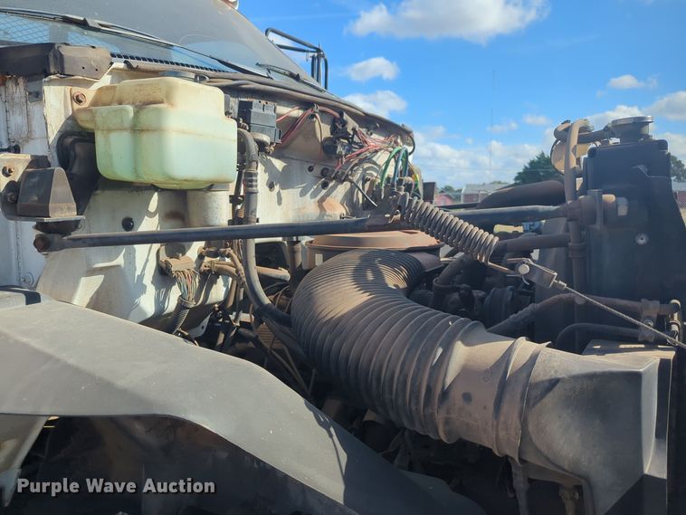 image for item EQ2414 1991 GMC Topkick rollback truck