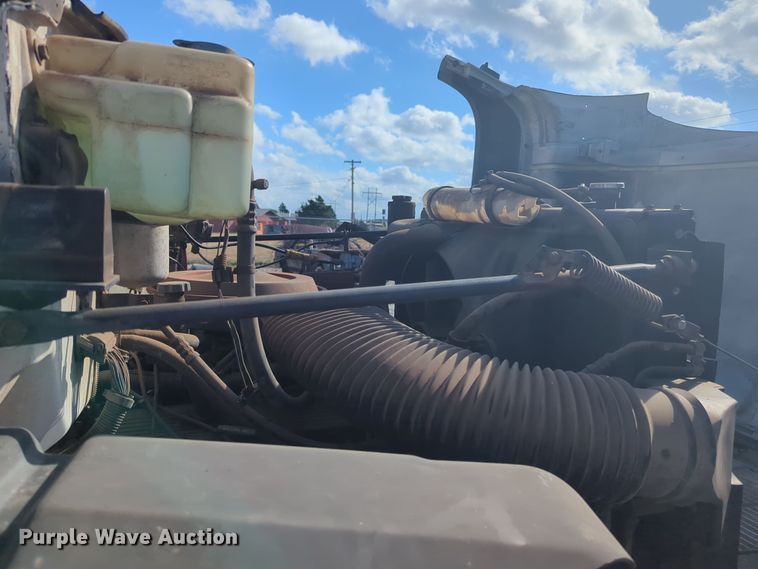 image for item EQ2414 1991 GMC Topkick rollback truck