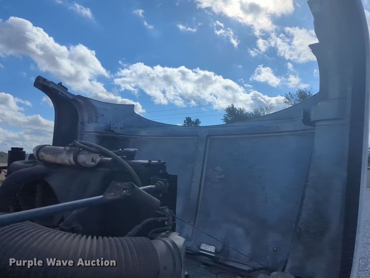 image for item EQ2414 1991 GMC Topkick rollback truck