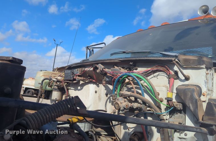 image for item EQ2414 1991 GMC Topkick rollback truck