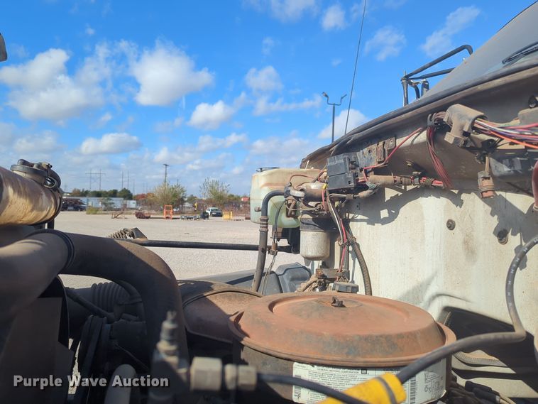 image for item EQ2414 1991 GMC Topkick rollback truck