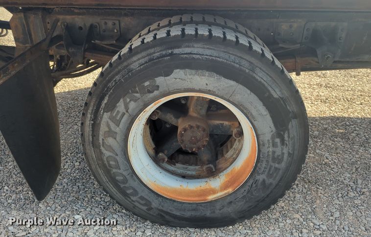 image for item EQ2414 1991 GMC Topkick rollback truck