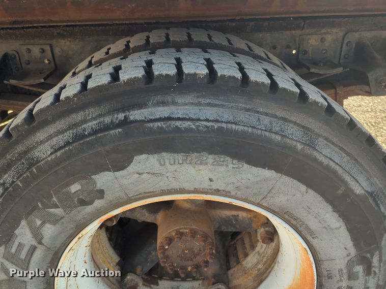 image for item EQ2414 1991 GMC Topkick rollback truck