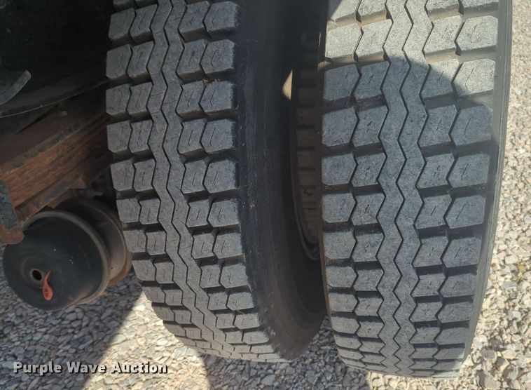 image for item EQ2414 1991 GMC Topkick rollback truck