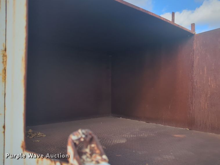 image for item EQ2416 1975 Ford F500 flatbed truck