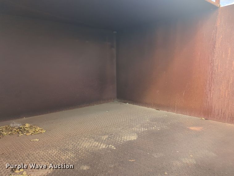 image for item EQ2416 1975 Ford F500 flatbed truck