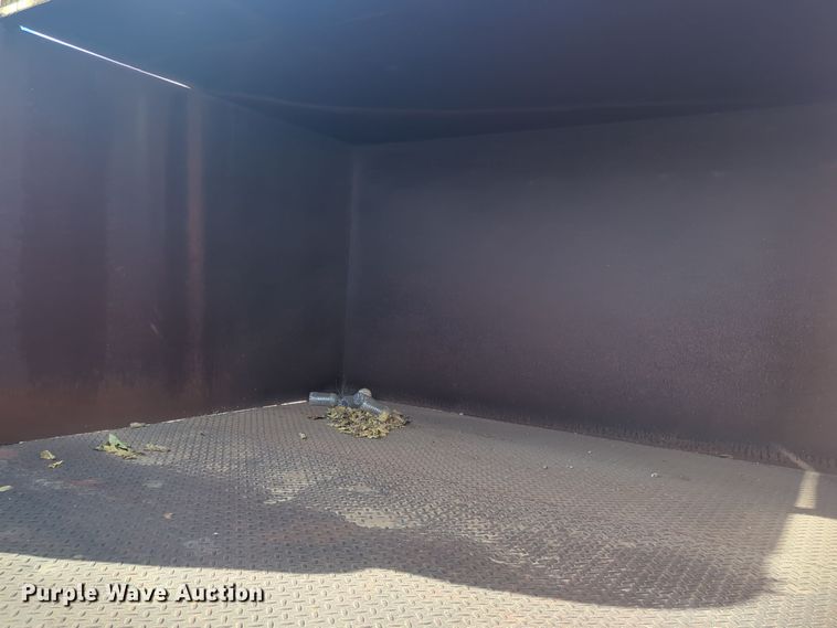 image for item EQ2416 1975 Ford F500 flatbed truck