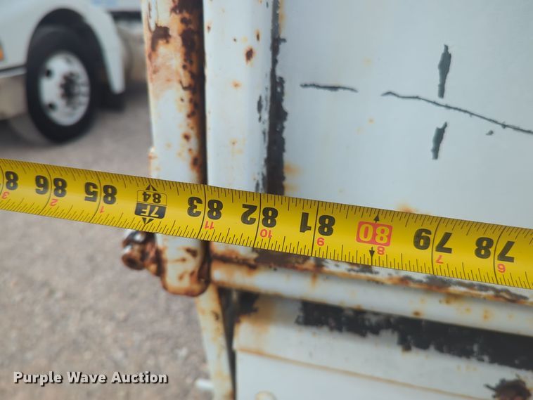 image for item EQ2416 1975 Ford F500 flatbed truck