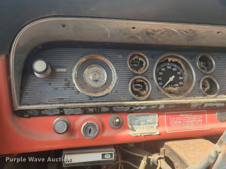 image for item EQ2416 1975 Ford F500 flatbed truck