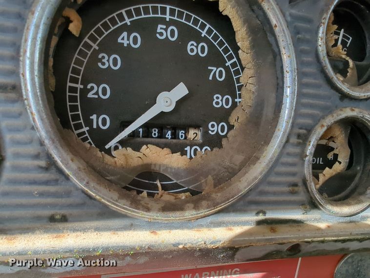 image for item EQ2416 1975 Ford F500 flatbed truck