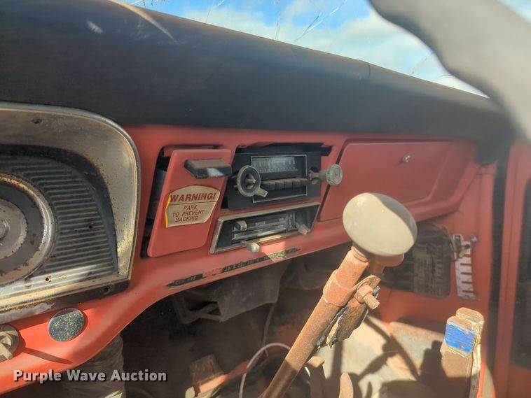 image for item EQ2416 1975 Ford F500 flatbed truck