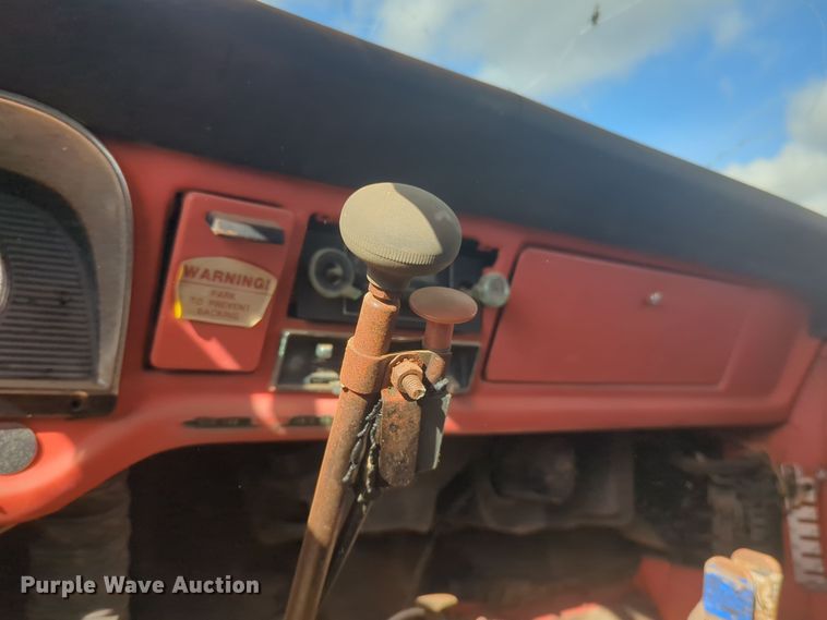 image for item EQ2416 1975 Ford F500 flatbed truck