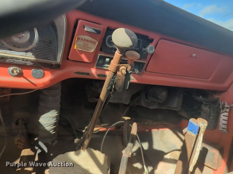 image for item EQ2416 1975 Ford F500 flatbed truck