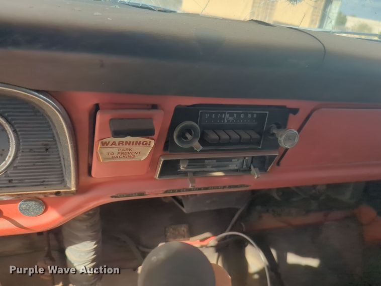 image for item EQ2416 1975 Ford F500 flatbed truck