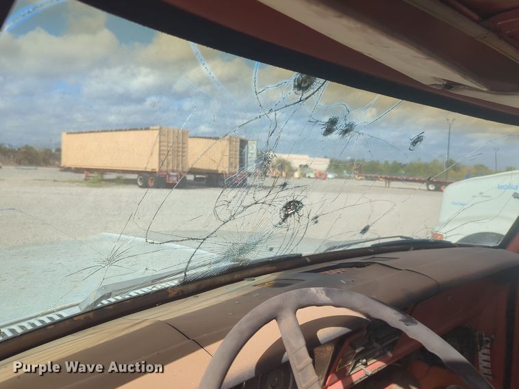 image for item EQ2416 1975 Ford F500 flatbed truck