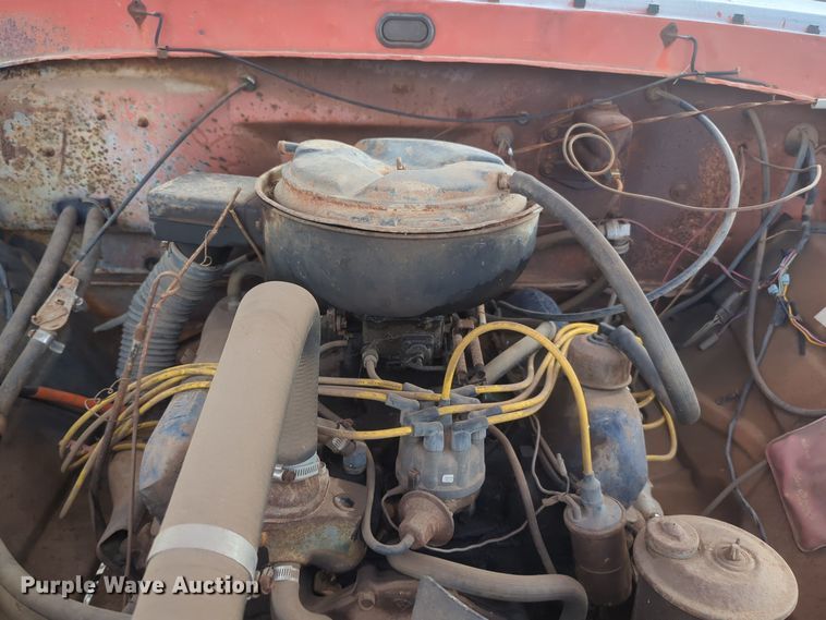 image for item EQ2416 1975 Ford F500 flatbed truck