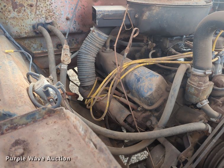 image for item EQ2416 1975 Ford F500 flatbed truck