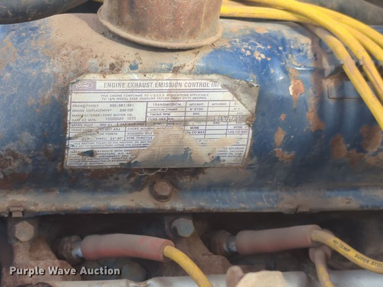 image for item EQ2416 1975 Ford F500 flatbed truck